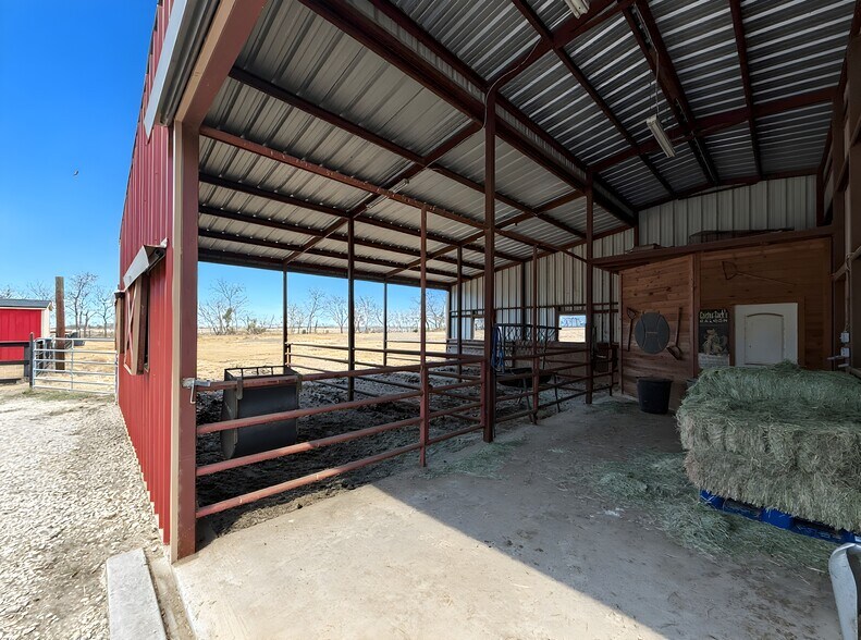 More Photos Of 5871 Milam Rd, Denton Flex For Sale