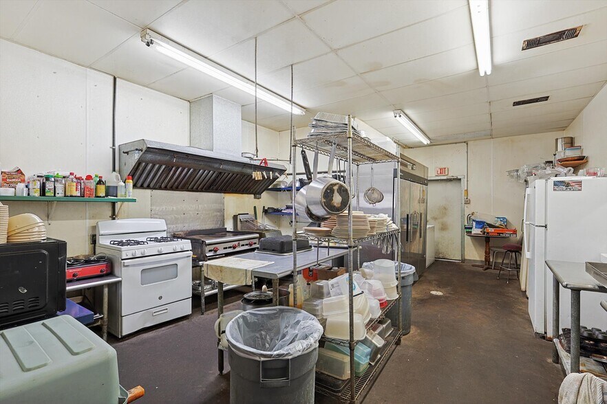 More Photos Of 317 W FM 120, Pottsboro General Retail For Sale