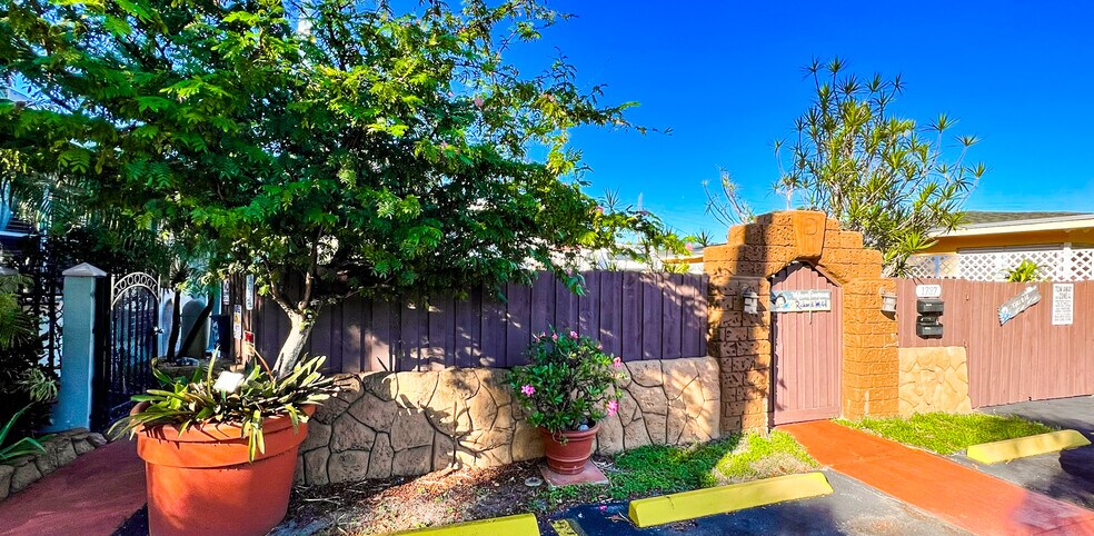 More Photos Of 1219 S Federal Hwy, Hollywood Hotel For Sale