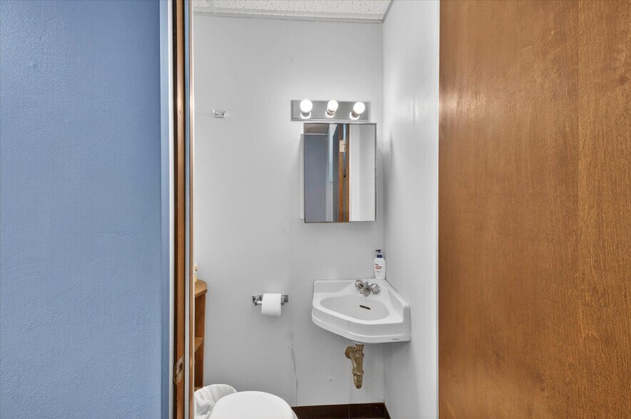 More Photos Of 820 N Pine River St, Ithaca Healthcare For Sale