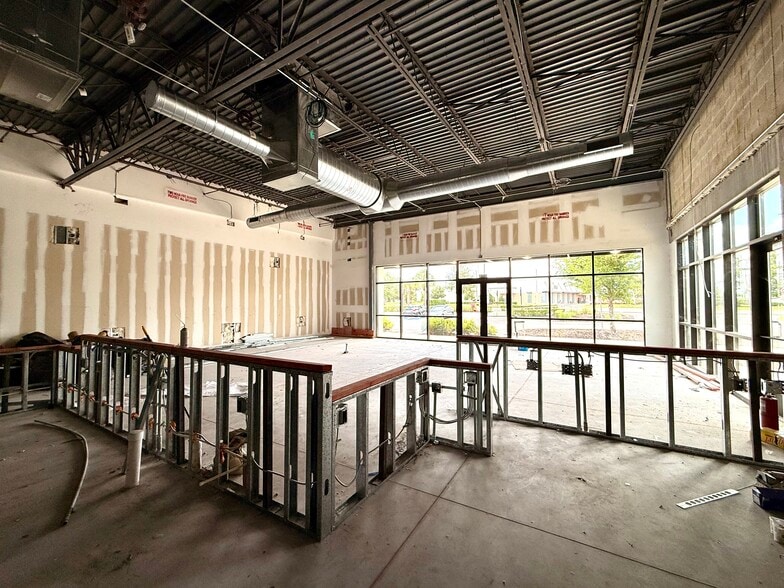 More Photos Of 5628 Circa Fishhawk Blvd, Lithia General Retail For Lease