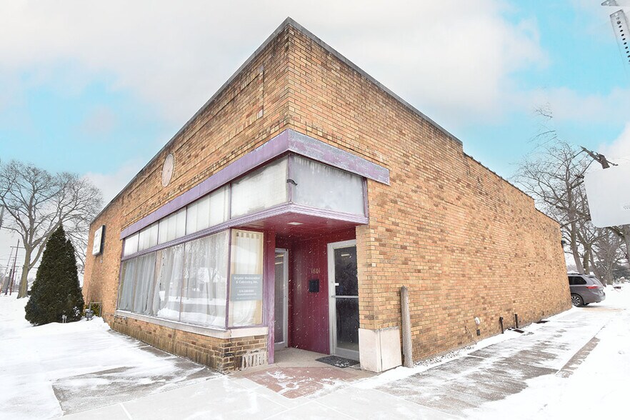 More Photos Of 1801 Wood St, Elkhart Storefront For Sale