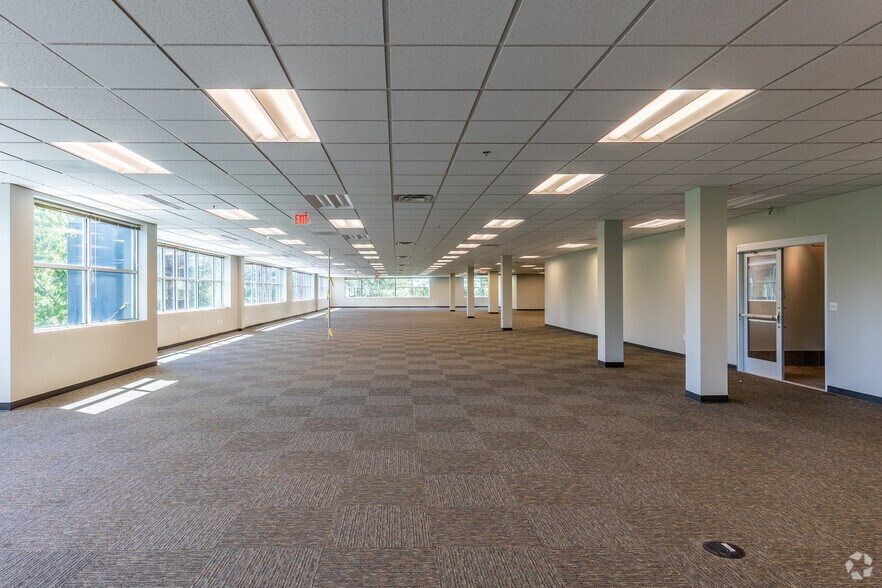 More Photos Of 3030 NE Aloclek Dr, Hillsboro Office For Sale