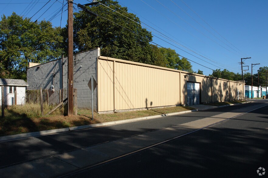 More Photos Of 2411 E Cesar Chavez St, Austin Warehouse For Lease