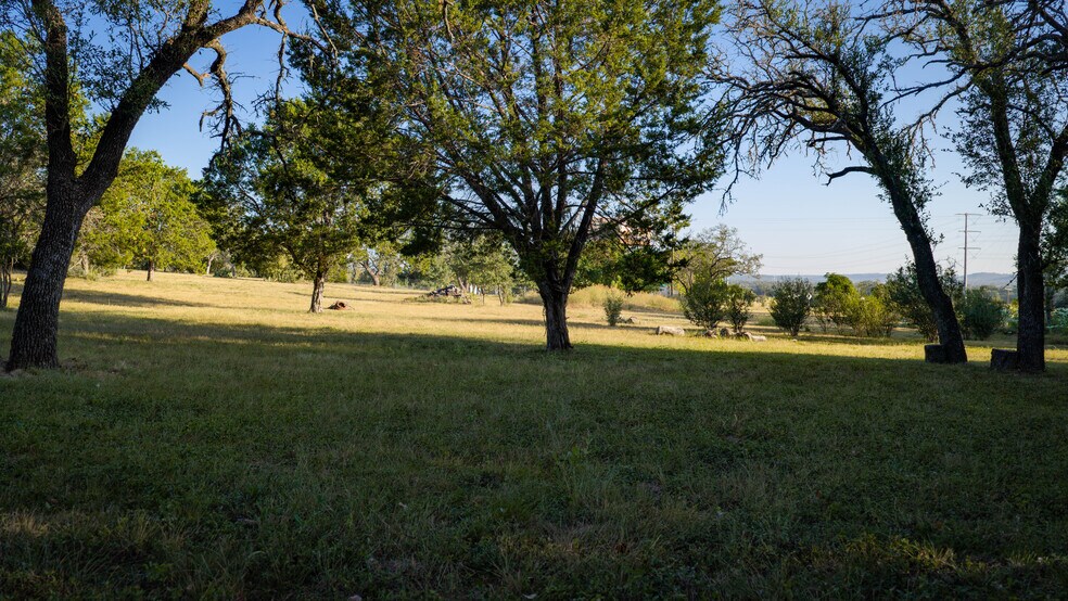 More Photos Of 3 Holiday Rd, Comfort Land For Lease