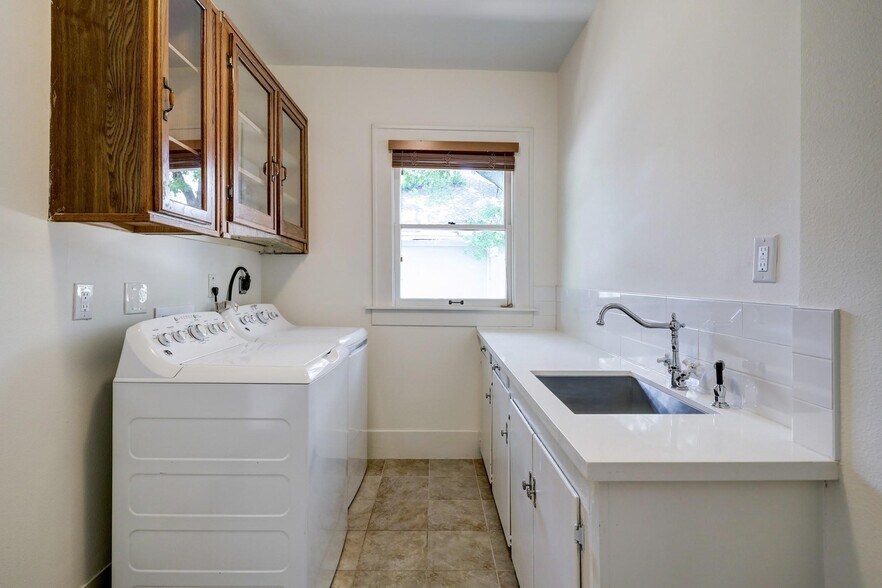 More Photos Of 414 Branard St, Houston Medical For Sale