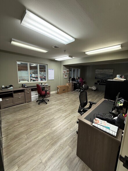 More Photos Of 28350 Roadside Dr, Agoura Hills Storefront For Lease