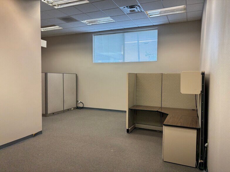 More Photos Of 2343 N Main St, Pearland Storefront Retail Office For Lease