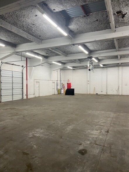 More Photos Of 304 S 12th St, Waco Warehouse For Lease