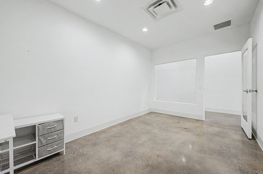 More Photos Of 4750 N Central Ave, Phoenix General Retail For Lease