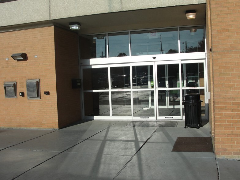 More Photos Of 10449 Saint Charles Rock Rd, Saint Ann Office For Sale