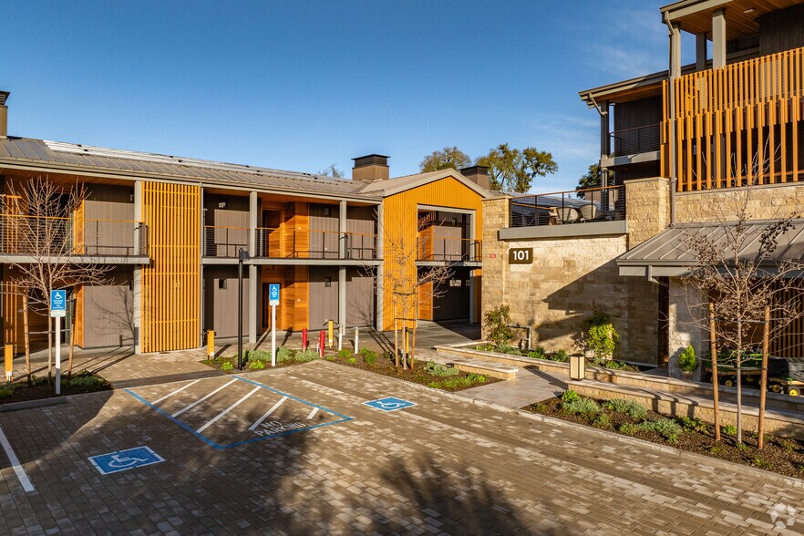 More Photos Of 101 Dovetail Ln, Healdsburg Hotel For Lease