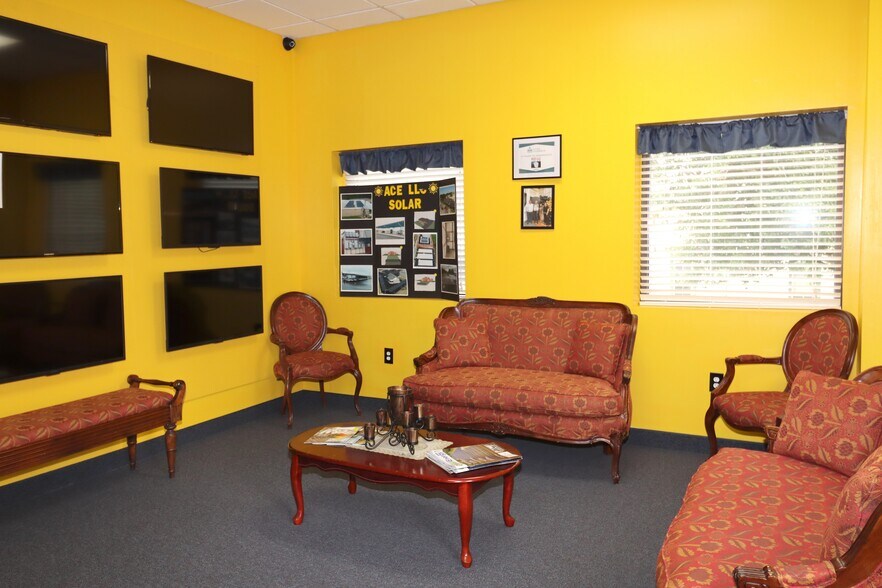 More Photos Of 2335 Columbia Hwy, Pulaski Office For Sale