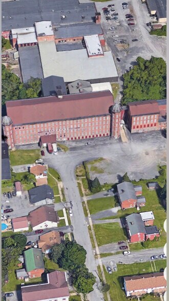 More Photos Of 17 Mill Pl, New York Mills Warehouse For Lease