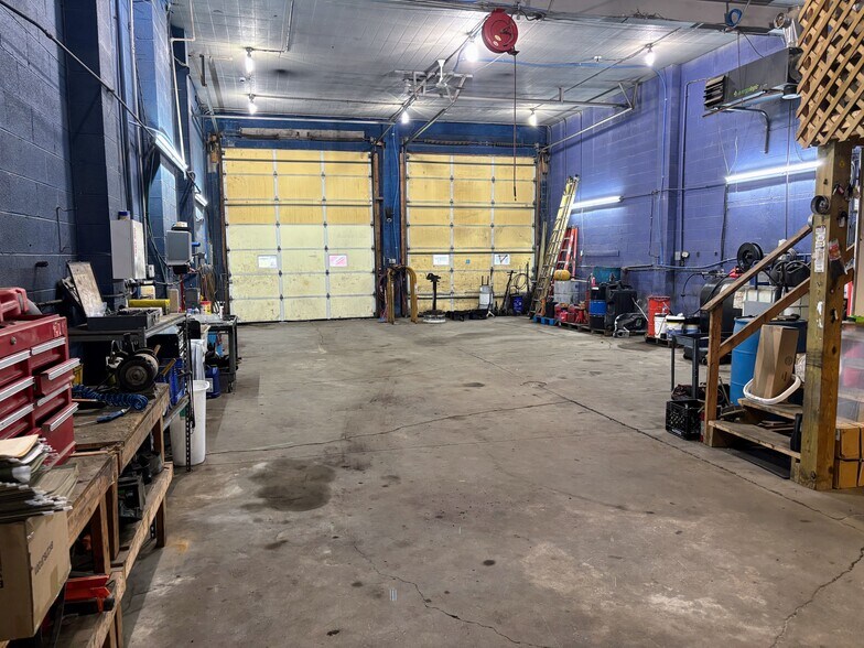 More Photos Of 1401 W Ray St, Indianapolis Truck Terminal For Lease