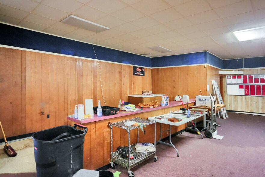 More Photos Of 3210 Wilmington Rd, New Castle Bowling Alley For Sale