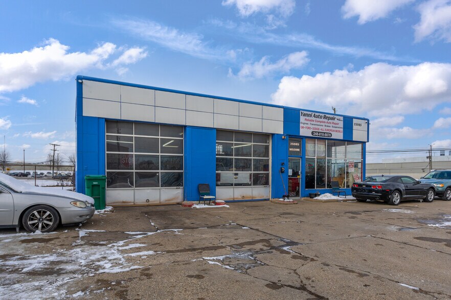 More Photos Of 25985 Groesbeck Rd, Warren Auto Repair For Sale