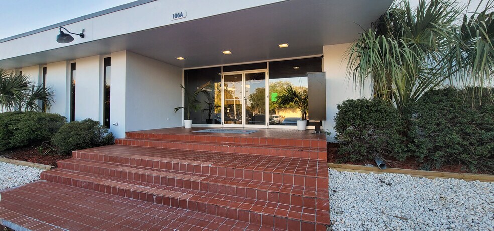 More Photos Of 6818-6824 S Manhattan Ave, Tampa Industrial For Lease