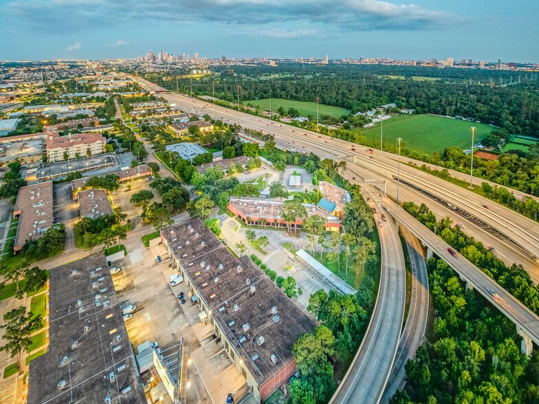 More Photos Of 6925 Portwest Dr, Houston Unknown For Lease