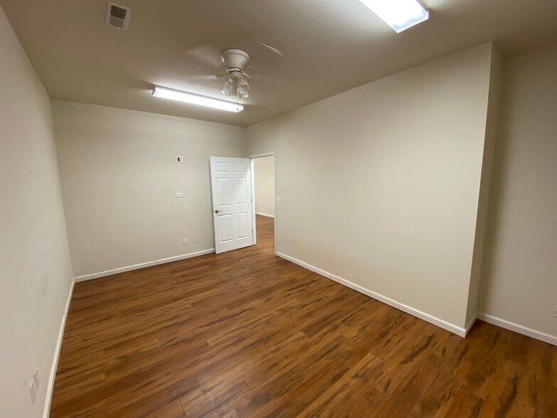 More Photos Of 144 Lincoln Place Ct, Belleville Medical For Sale