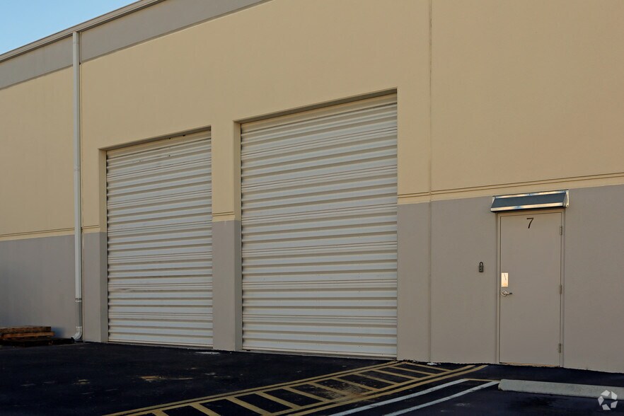 More Photos Of 3200 Fairlane Farms Rd, Wellington Unknown For Lease