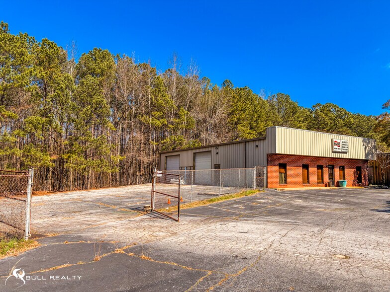 More Photos Of 1512 Commercial Ct, Jonesboro Warehouse For Lease