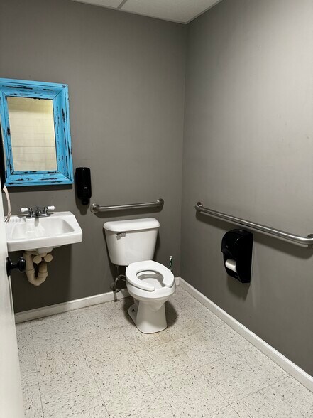 More Photos Of 134 E Market St, Colchester Restaurant For Sale