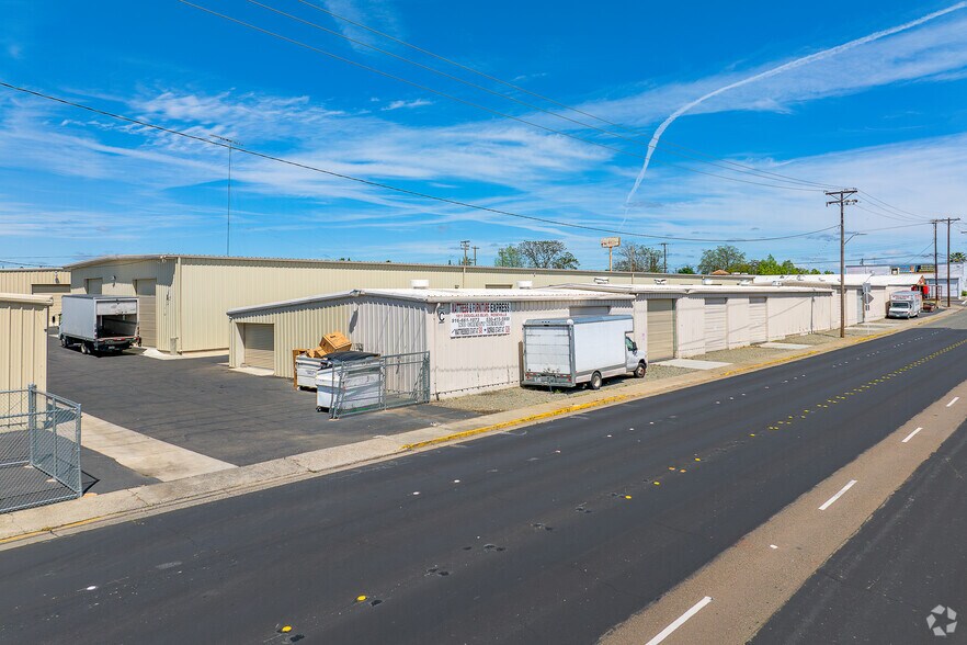 More Photos Of 100 Atkinson St, Roseville Warehouse For Lease