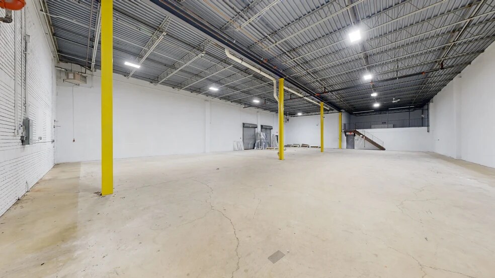More Photos Of 240 State Rt 17 S, Lodi Warehouse For Lease