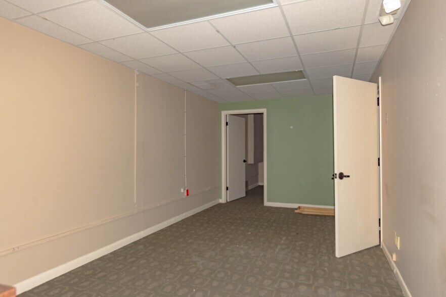 More Photos Of 1401 Applewood Dr, Dalton Medical For Lease
