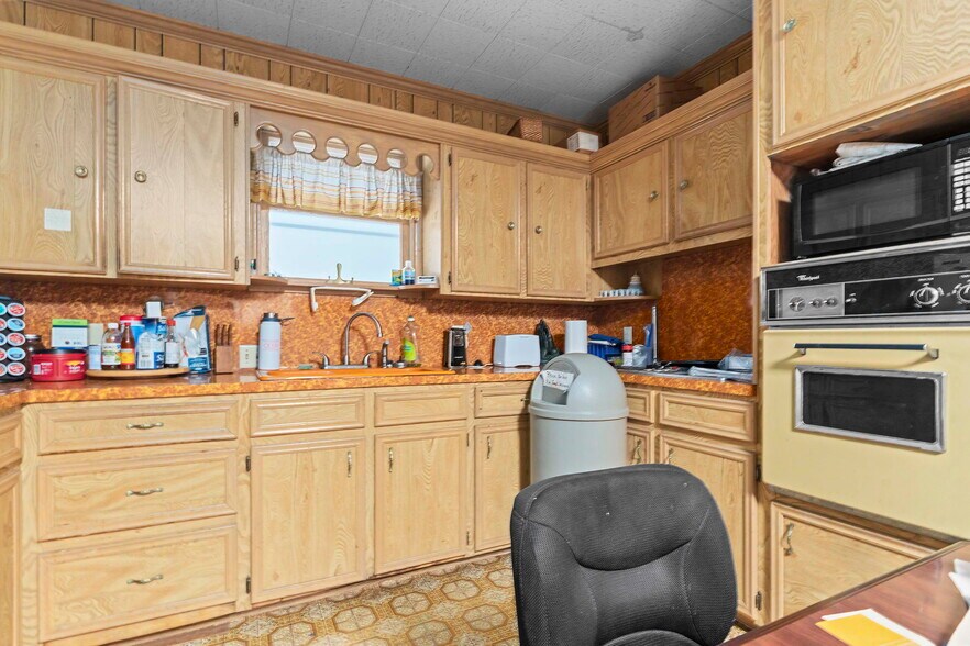 More Photos Of 403 W Sterling St, Baytown Specialty For Sale