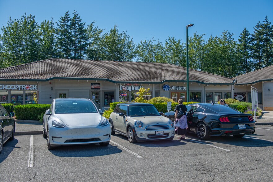 More Photos Of 1420 NW Gilman Blvd, Issaquah General Retail For Lease