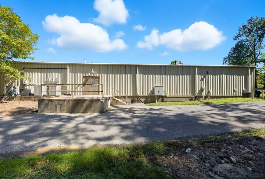 More Photos Of 508-514 Canterbury Rd, Kings Mountain Flex For Sale