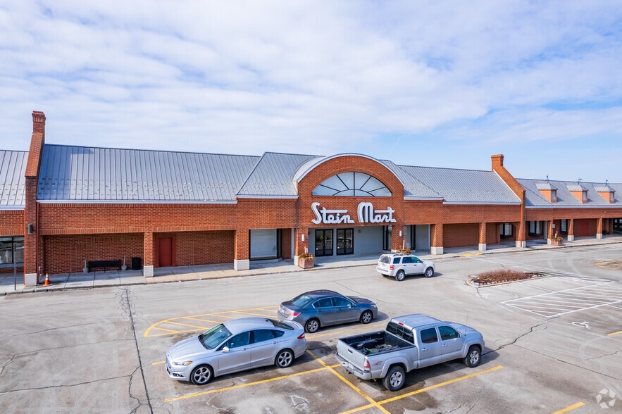 More Photos Of 16700-17000 W Bluemound Rd, Brookfield Unknown For Lease