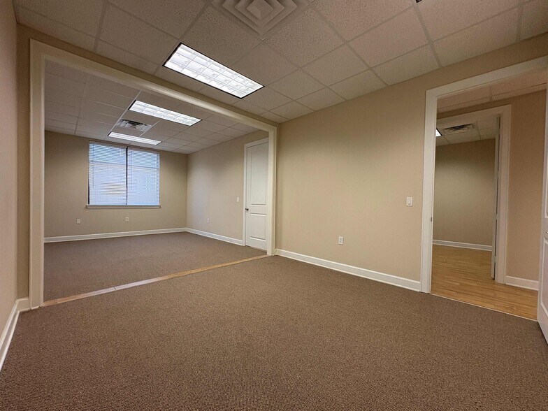 More Photos Of 12440 Emily Ct, Sugar Land Medical For Lease
