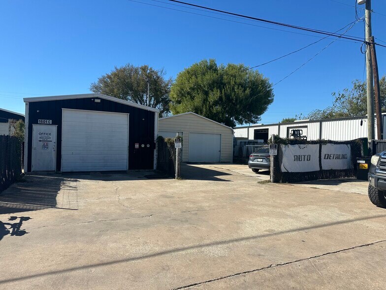 More Photos Of 1601 Bench Mark Dr, Austin Warehouse For Lease
