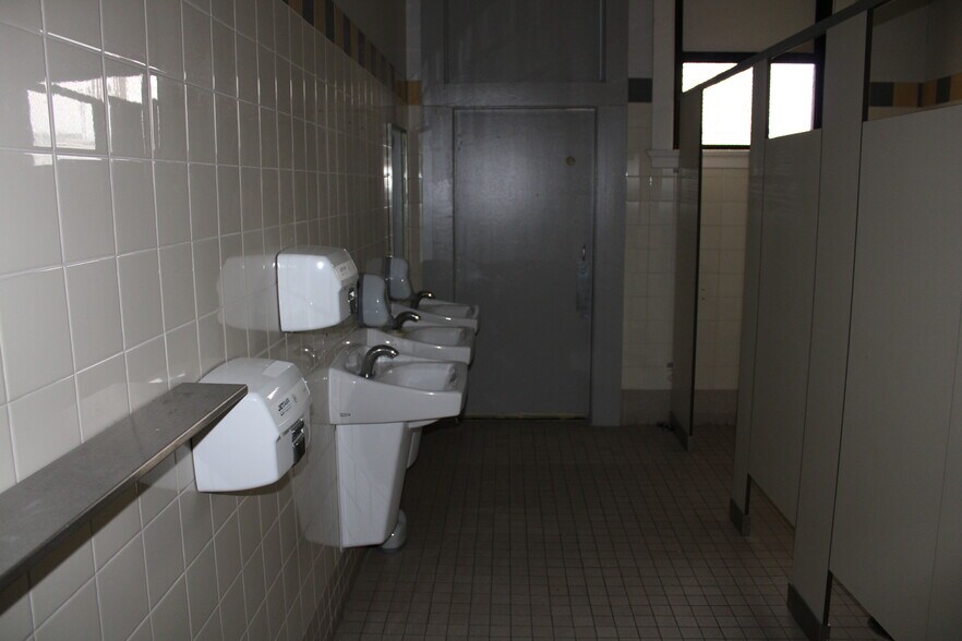More Photos Of 1900 Pope St, Beaumont Flex For Lease