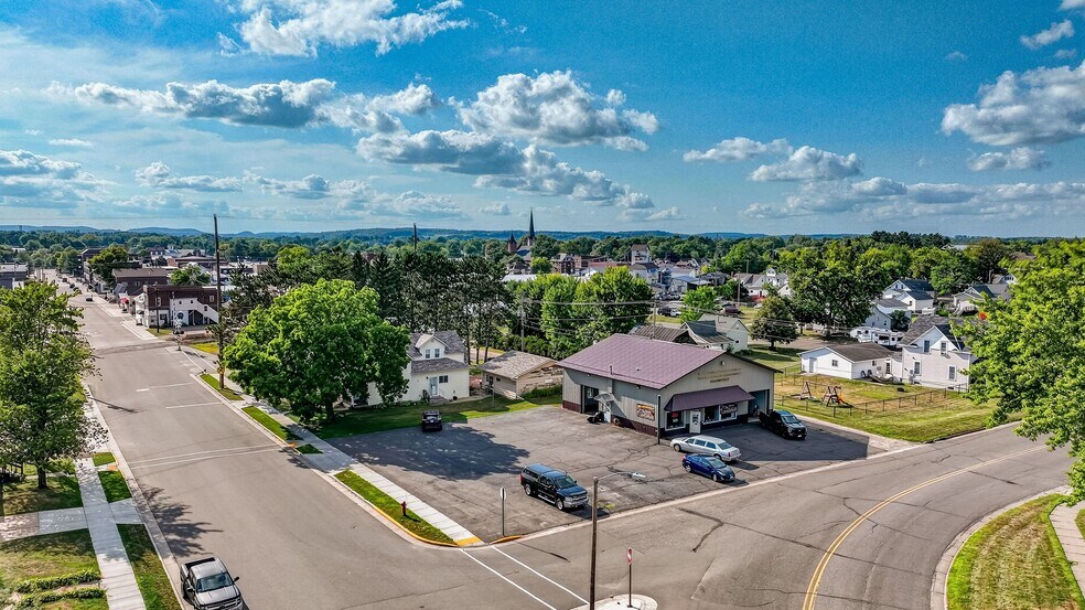 More Photos Of 1417 Martin Rd, Bloomer Auto Repair For Sale