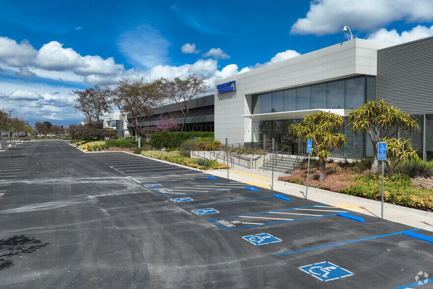 More Photos Of 16550 W Bernardo Dr, San Diego Light Manufacturing For Lease