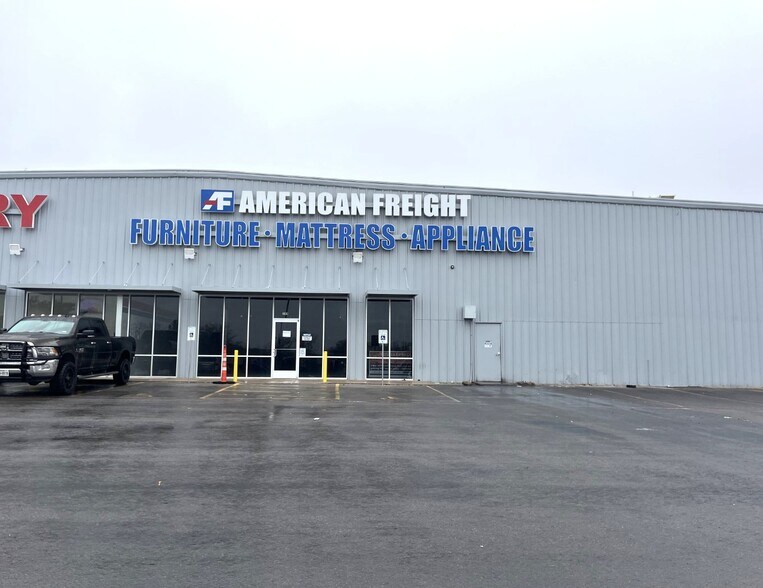 More Photos Of 3315 Sherwood Way, San Angelo Freestanding For Lease