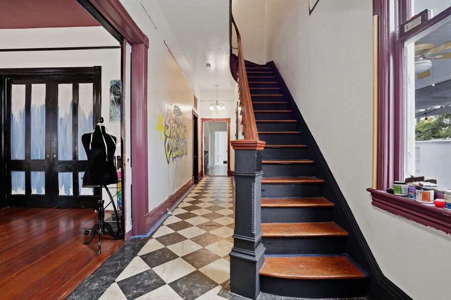 More Photos Of 422 W 43rd St, Savannah Storefront Retail Office For Lease