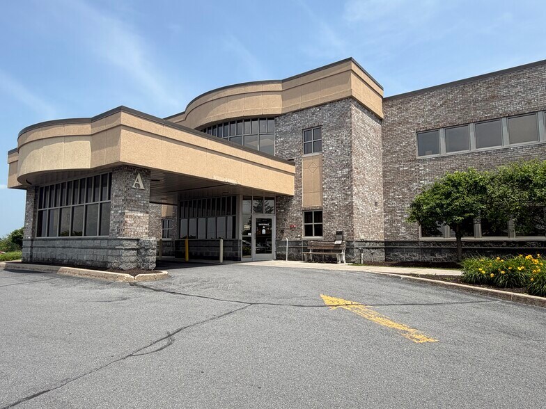 More Photos Of 1571 Washington St, Watertown Medical For Lease