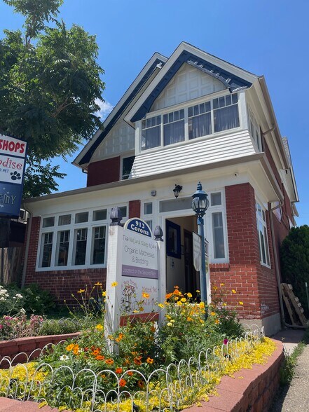 More Photos Of 913 Corona St, Denver Storefront For Sale