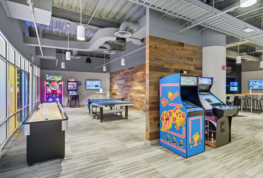 More Photos Of 1920 Innovation Way, Libertyville Manufacturing For Lease