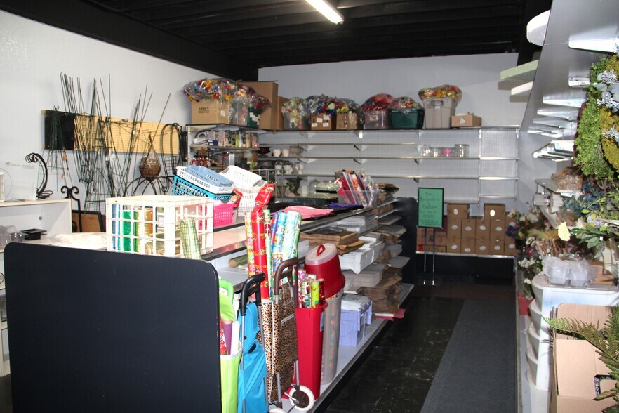More Photos Of 446 S Main St, Winner General Retail For Sale