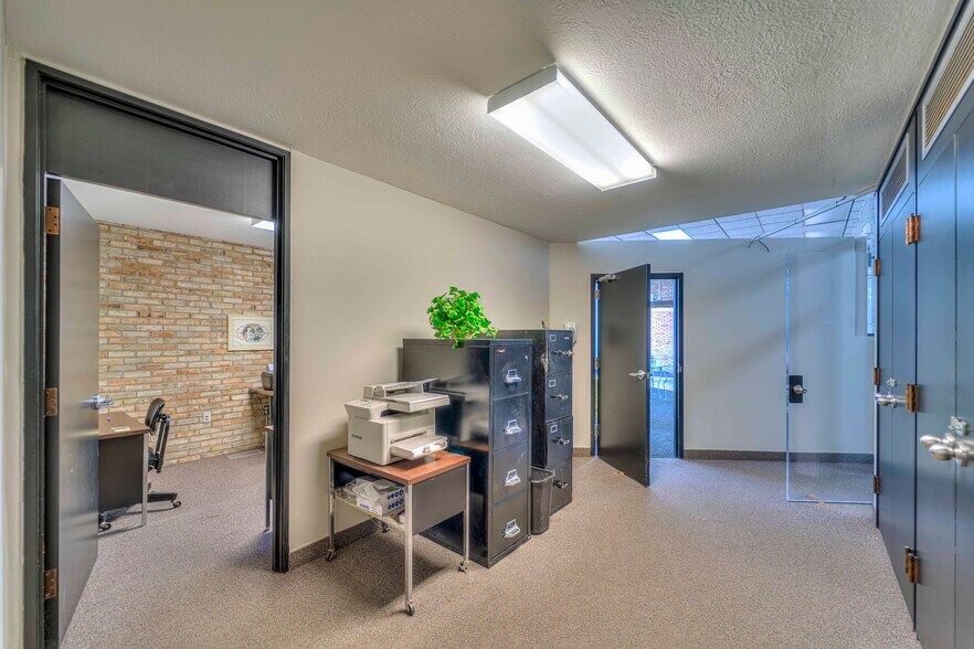 More Photos Of 1217 Greenwood Ave, Jackson General Retail For Sale