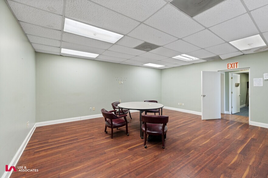 More Photos Of 774 McFarland Pky, Alpharetta Warehouse For Lease