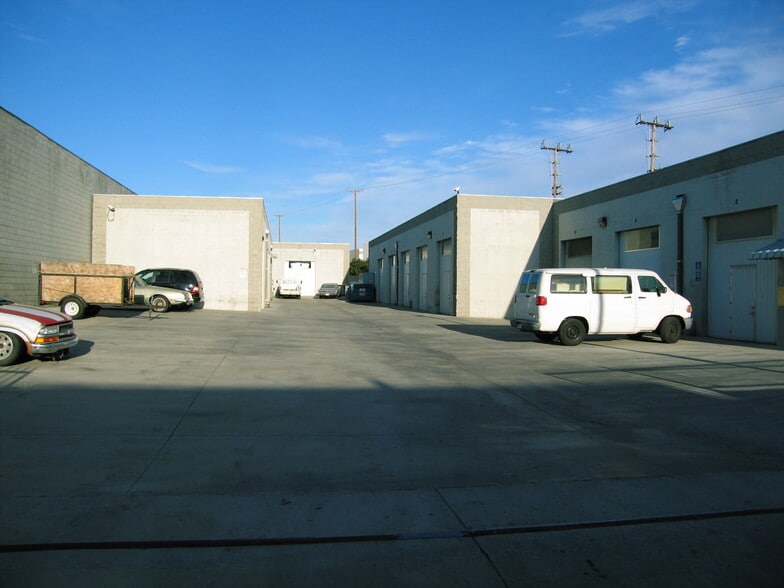 Primary Photo Of 10919 Randall St, Sun Valley Warehouse For Lease