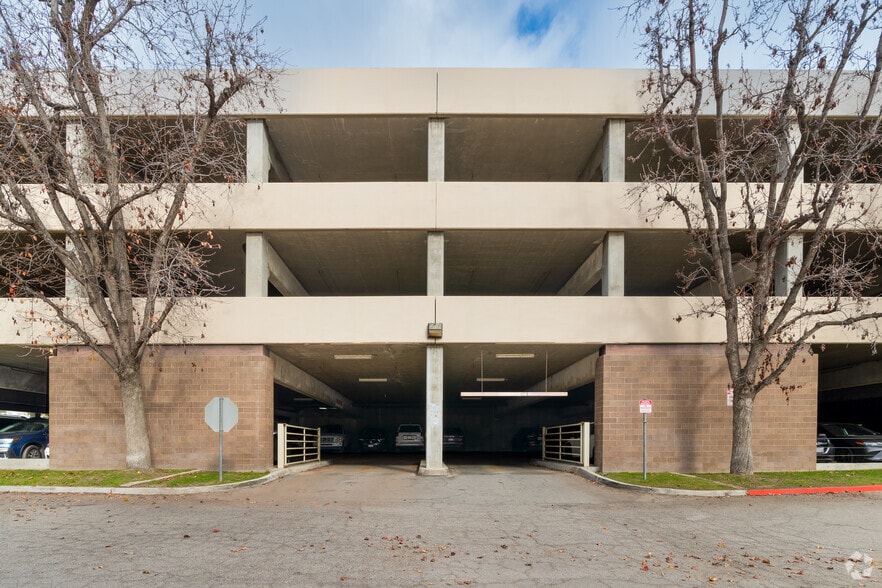 More Photos Of 5060 California Ave, Bakersfield Unknown For Lease