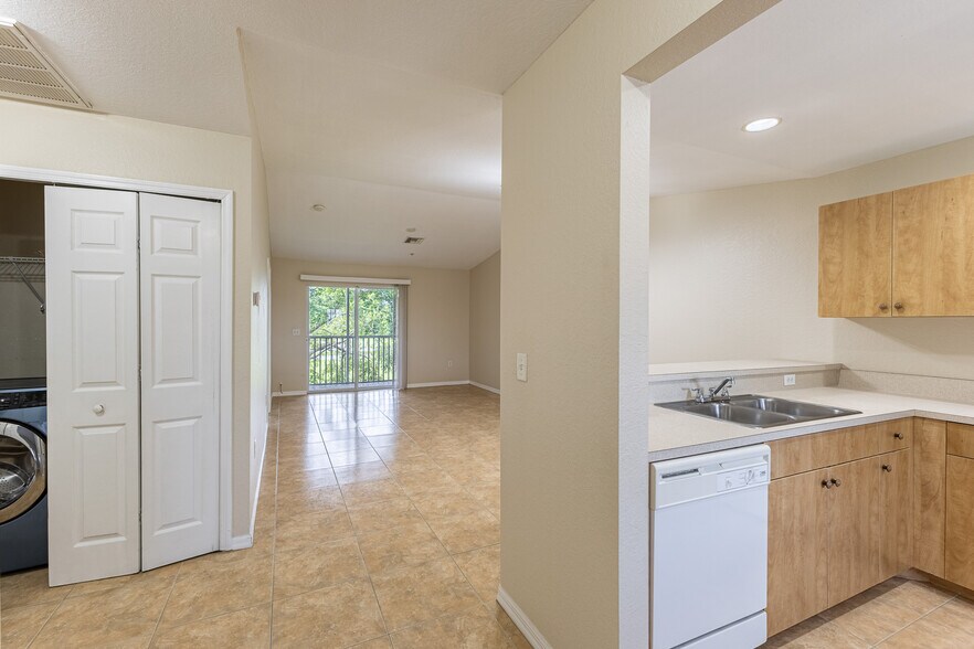 More Photos Of 1328 SE 8th Ave, Cape Coral Multifamily For Sale